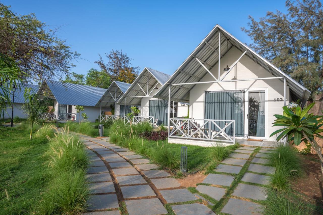 Praveg Beach Resort Daman Lighthouse Beach Eksteriør billede