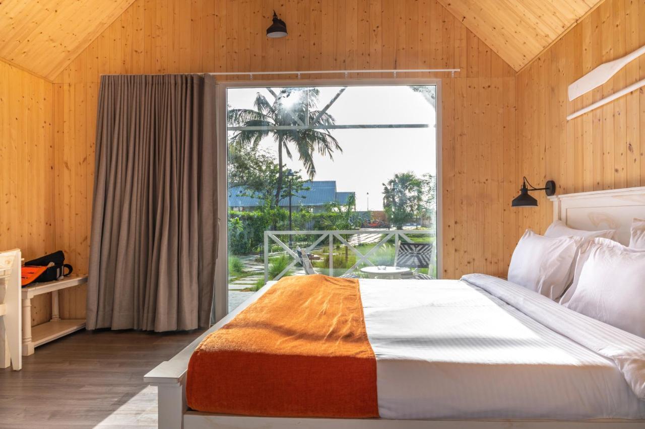 Praveg Beach Resort Daman Lighthouse Beach Eksteriør billede